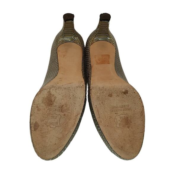 Stuart Weitzman Logo Plainfield Peep Toe Pumps - Picture 7 of 7